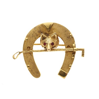 Lot 97 - An early 20th century 9ct gold hunting brooch