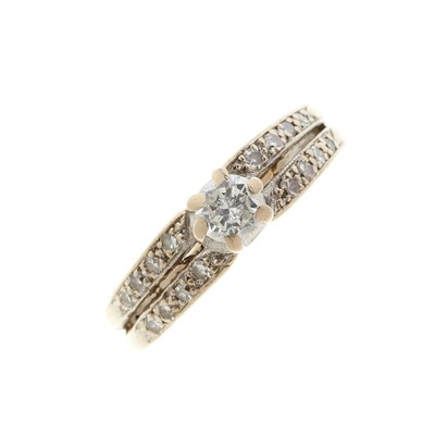 Lot 211 - An 18ct gold and platinum brilliant-cut diamond ring, with diamond sides