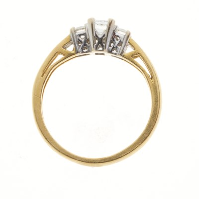 Lot 86 - An 18ct gold diamond three-stone ring