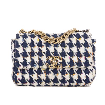 Lot 314 - Chanel, a Houndstooth Tweed 19 Flap handbag,...