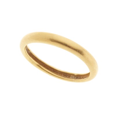 Lot 38 - A 22ct gold wedding band ring