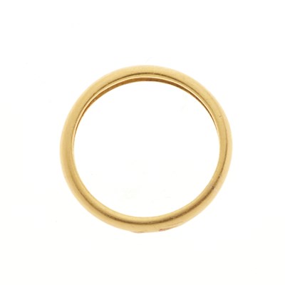 Lot 38 - A 22ct gold wedding band ring