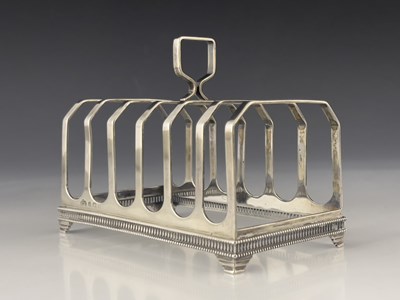 Lot 44 - A George V silver six division toast rack,...