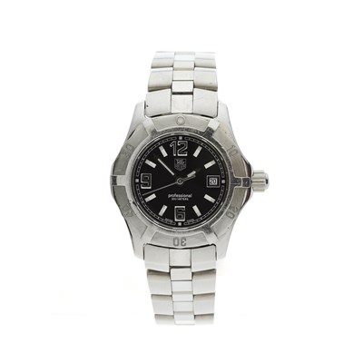 Lot 262 - Tag Heuer, a Professional 200 Exclusive bracelet watch