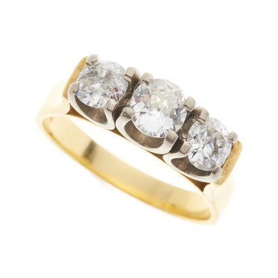 Lot 124 - An 18ct gold diamond three-stone ring
