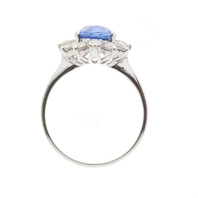 Lot 63 - An 18ct gold sapphire and diamond cluster ring