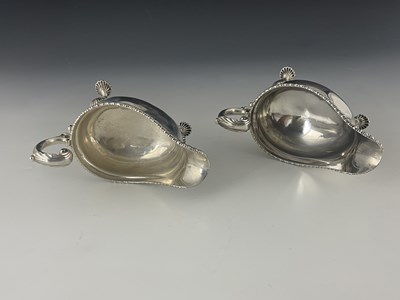 Lot 82 - A pair of Edwardian silver sauce boats,...