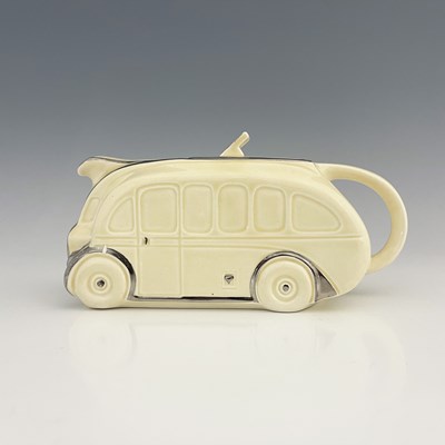 Lot 890 - A Sadler At Deco novelty teapot, modelled as a...