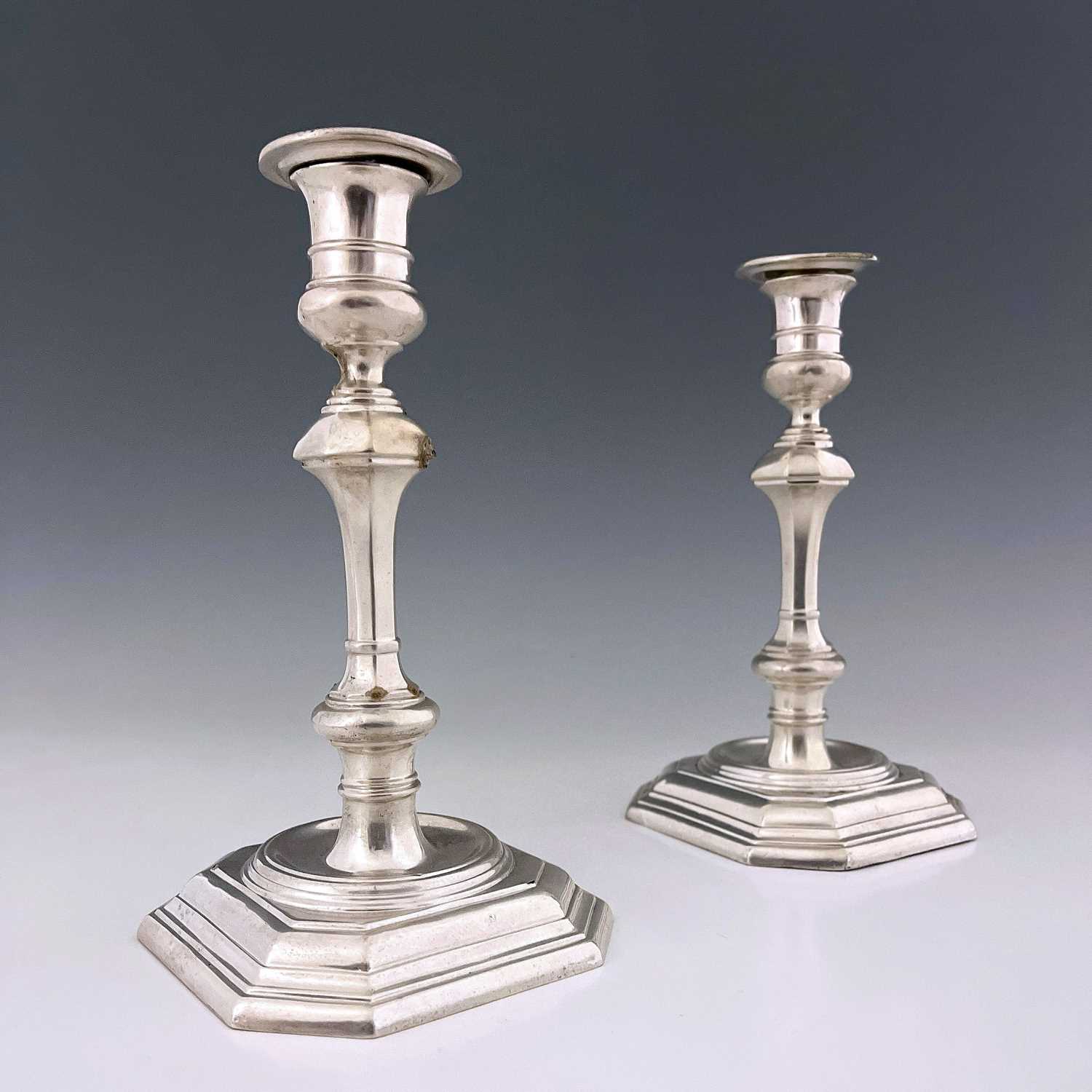 Lot 390 - A pair of George V silver loaded octagonal