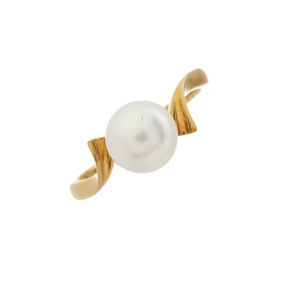 Lot 65 - Mikimoto, an 18ct gold cultured pearl ring