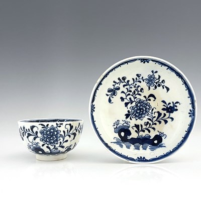 Lot 963 - A Lowestoft blue and white porcelain tea bowl...