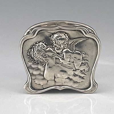 Lot 434 - An Edwardian Art Nouveau silver ring box or...