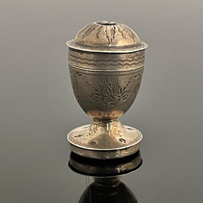 Lot 91 - A George III silver nutmeg grater, of urn form,...