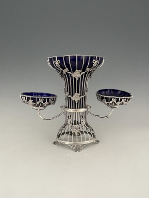 Lot 455 - An Edwardian silver epergne, modelled in the...