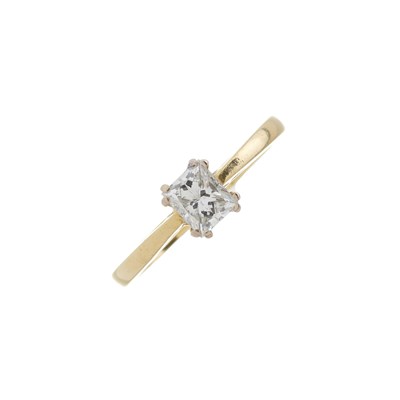 Lot 178 - An 18ct gold diamond single-stone ring