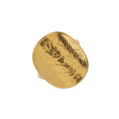 Lot 186 - George V, a 22ct gold half sovereign coin ring