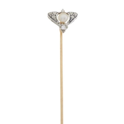 Lot 120 - A Belle Epoque platinum and gold, pearl and diamond stickpin