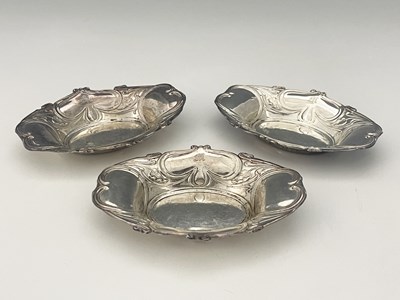 Lot 76 - A set of three George V silver Art Nouveau bon...
