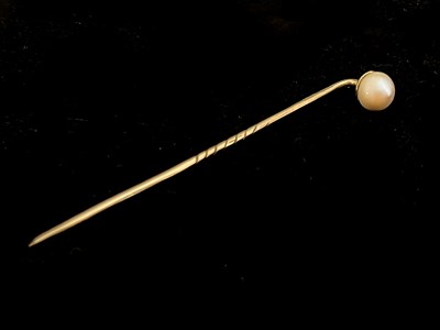 Lot 15 - A freshwater Tay pearl stick pin, 9ct gold,...