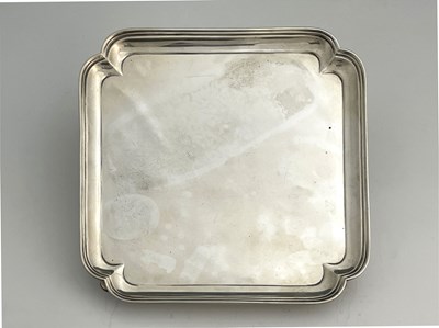 Lot 14 - A George V silver salver, of shaped...