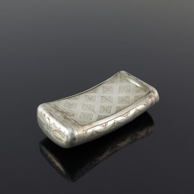 Lot 188 - A George III silver snuff box, of rounded...