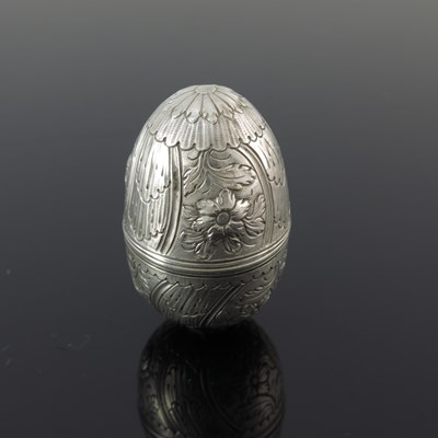 Lot 92 - An eighteenth-century silver nutmeg grater, of...