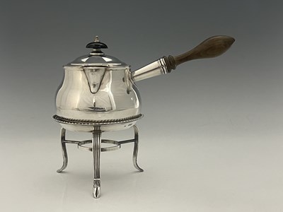 Lot 401 - A George IV silver saucepan on stand, the...