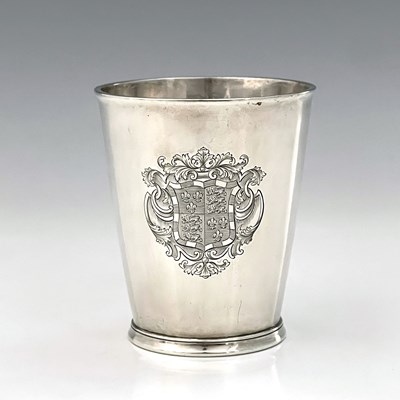 Lot 113 - A George V silver beaker, modelled in the...