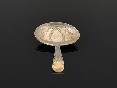 Lot 130 - A George III silver tea caddy spoon, with oval...