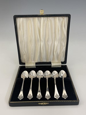 Lot 200 - A set of six Elizabeth II silver coffee spoons,...