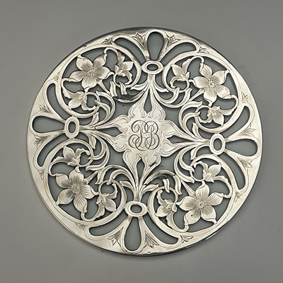 Lot 189 - A twentieth-century Art Nouveau silver mounted...