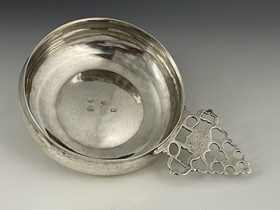 Lot 157 - A William and Mary silver porringer or...