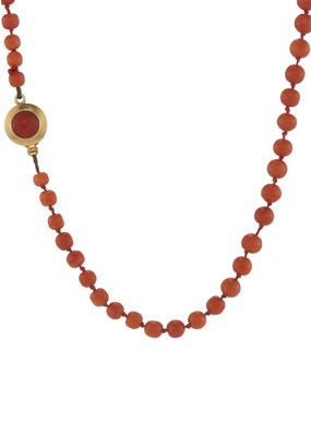 Lot 12 - An early 20th century coral single-strand necklace, with gold clasp