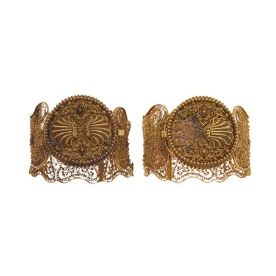 Lot 211 - A pair of very fine high carat gold Chinese export cannetille bracelets, circa 1850