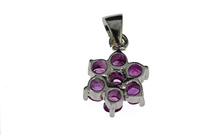 Lot 8 - A pink sapphire floral clustre pendant, 1.1cm...