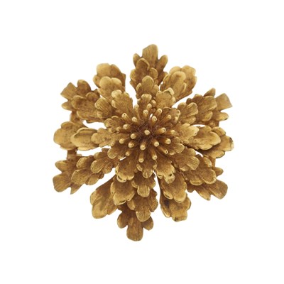 Lot 78 - Cartier, a mid 20th century 18ct gold flower brooch