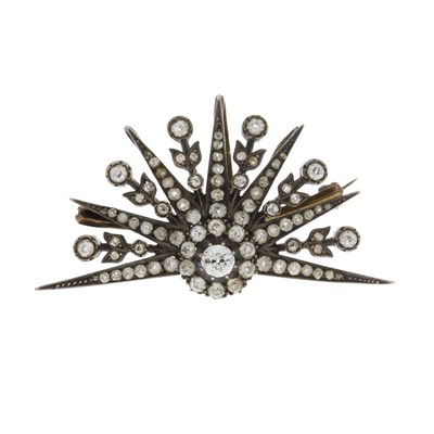Lot 97 - A mid Victorian diamond starburst pendant brooch