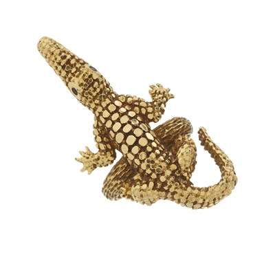 Lot 160 - A gold alligator dress ring
