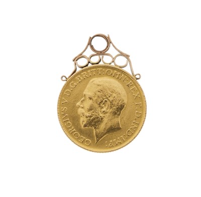 Lot 198 - George V, a gold full sovereign coin pendant, dated 1913