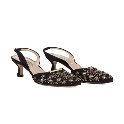 Lot 371 - Oscar De La Renta, a pair of unworn beaded slingback kitten heels