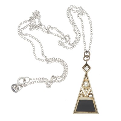 Lot 107 - An Art Deco diamond and onyx geometric necklace