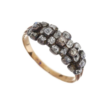 Lot 89 - A late Georgian gold and silver diamond cluster dress ring