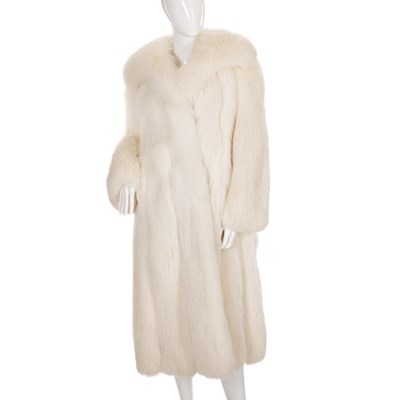 Lot 474 - A full-length arctic fox fur coat, featuring a...