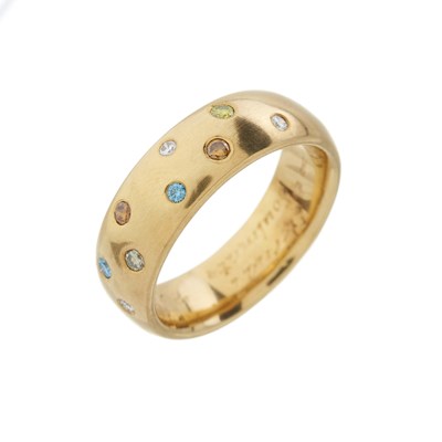 Lot 61 - An 18ct gold coloured diamond band ring