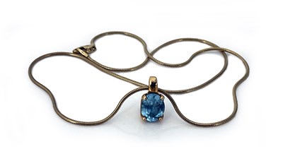 Lot 7 - An 18 carat go;d and blue topaz pendant on...