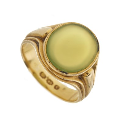 Lot 85 - A mid Victorian 18ct gold green agate signet ring
