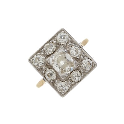 Lot 20 - An early 20th century diamond cluster ring