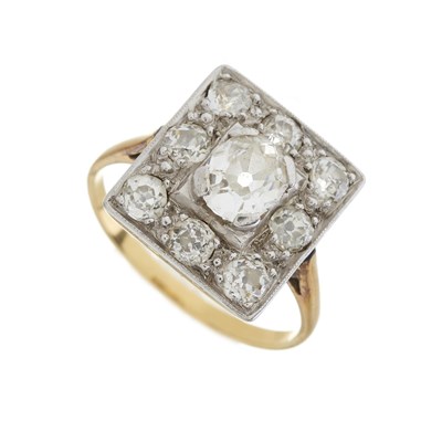 Lot 20 - An early 20th century diamond cluster ring