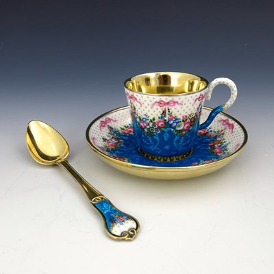Lot 12 - A French silver gilt enamel cabinet cup and...