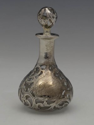 Lot 25 - An American silver overlay glass scent bottle,...
